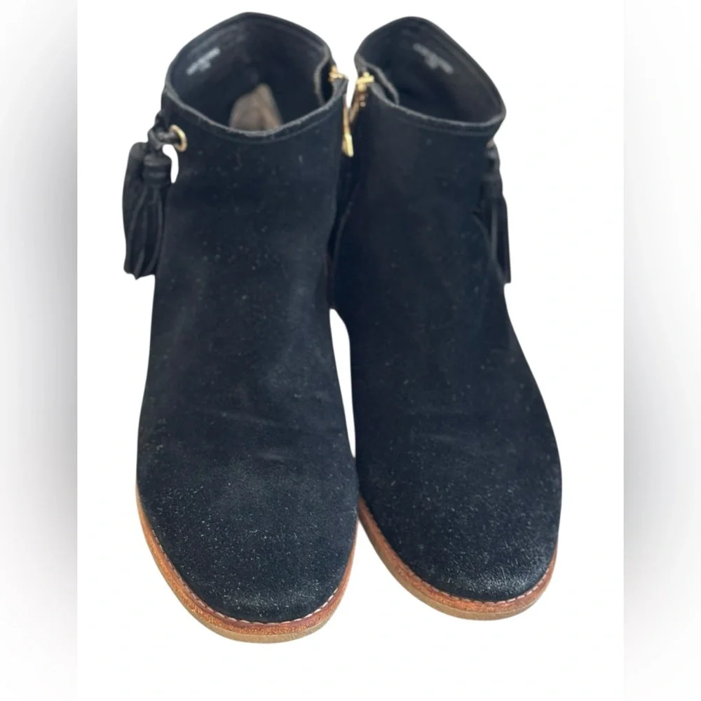 Kate Spade black suede leather zip up ankle booty with tassle. Woman’s size 11